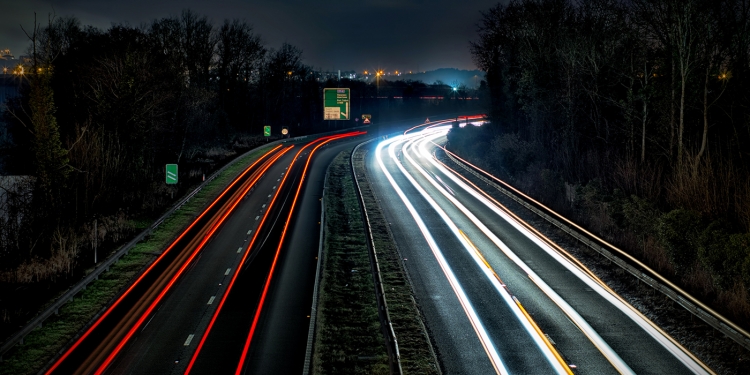 Light Trails
Experiment with low light. February 2017.
Pentax k-5IIs. 50mm, f/4, 20sec, ISO 100. Tripod.
