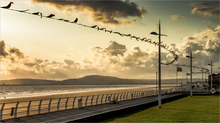 Onshore Breeze
Scored 16 (pdi), open category.
Pentax K-5IIs. 43mm, f/8, 1/1000sec, ISO 100, -0.3ev.
