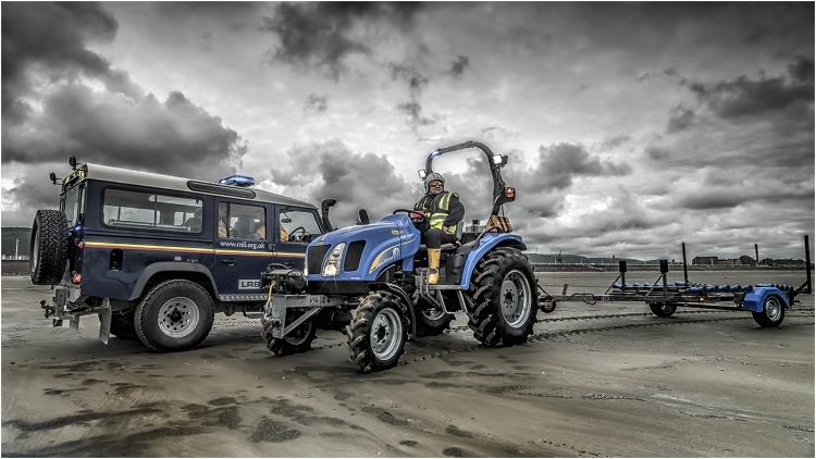 Aberavon Beach, August 2017.
Pentax k-5IIs. 12mm, f/8, 1/20sec, ISO 200, -1ev. Graduated ND filter.
