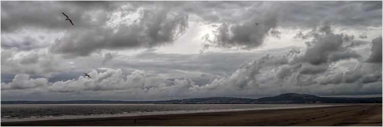 Aberavon Beach, August 2017.
Pentax k-5IIs. 24mm, f/8, 1/100sec, ISO 200, -0.3ev.
