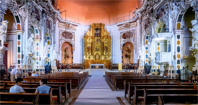 Sant Joan del Mercat
Scored 16 (pdi), architecture category.
Pentax K-5IIs. 16mm, f/7.1, 1/3sec, ISO 3200.
