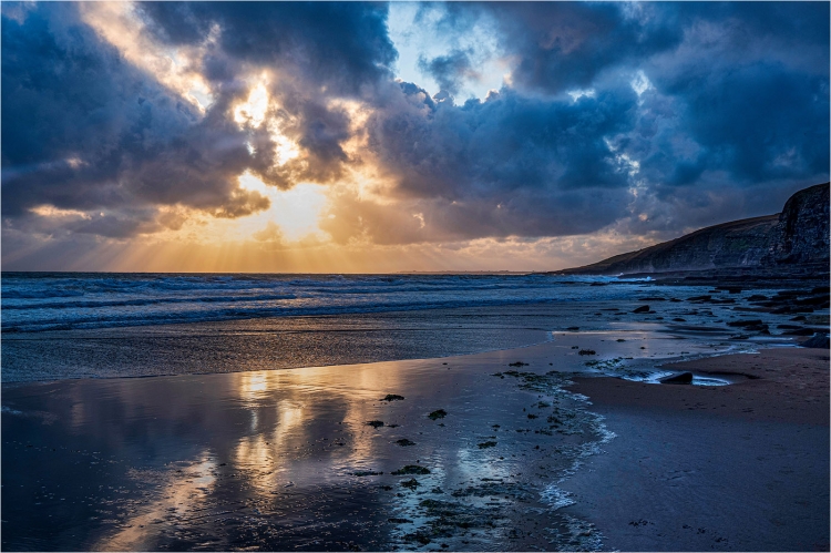 Dusk at Dunraven Bay
Fujifilm X-T100 f7.1 1/400 ISO 200
Scored 17/20  as a print in Club Competition 3 2019/20
